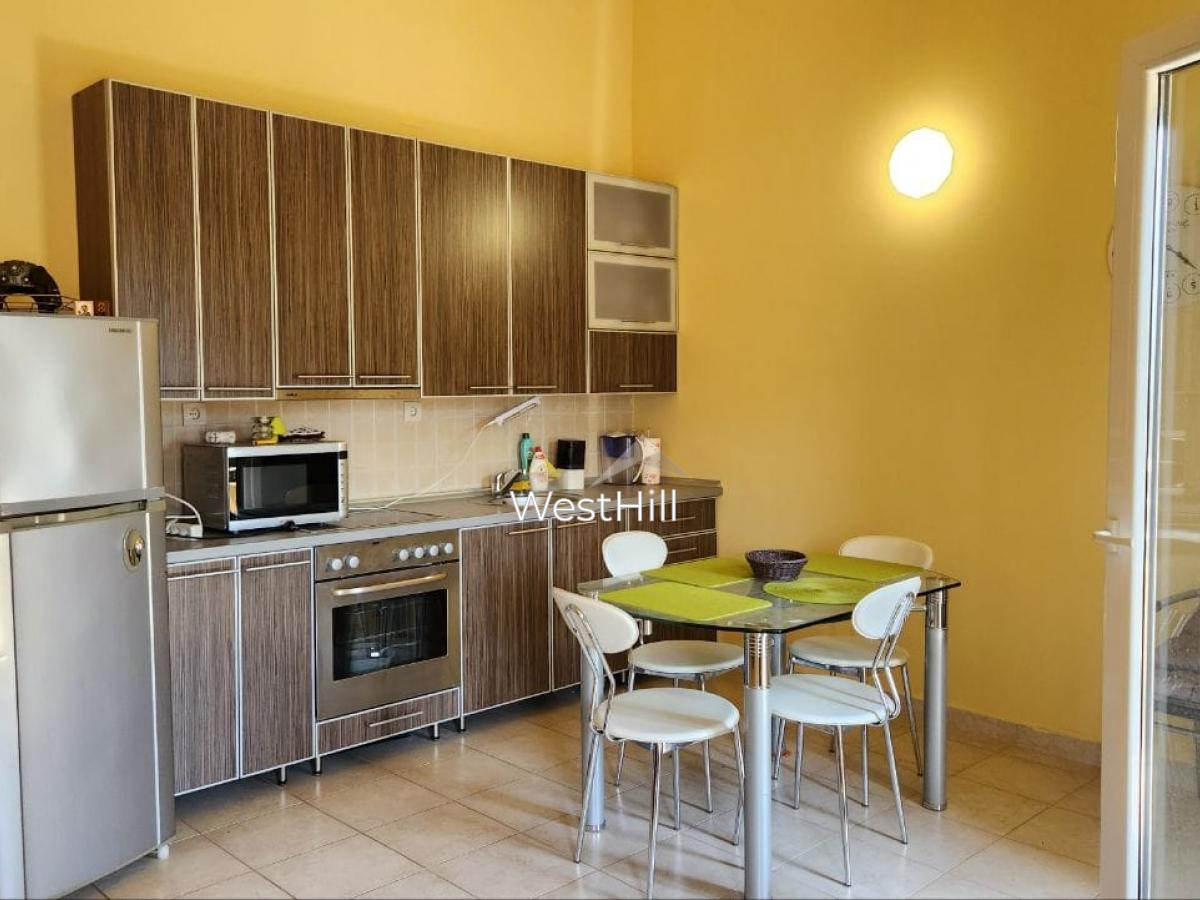Sea-view apartment in Djenovici, near Porto Novi