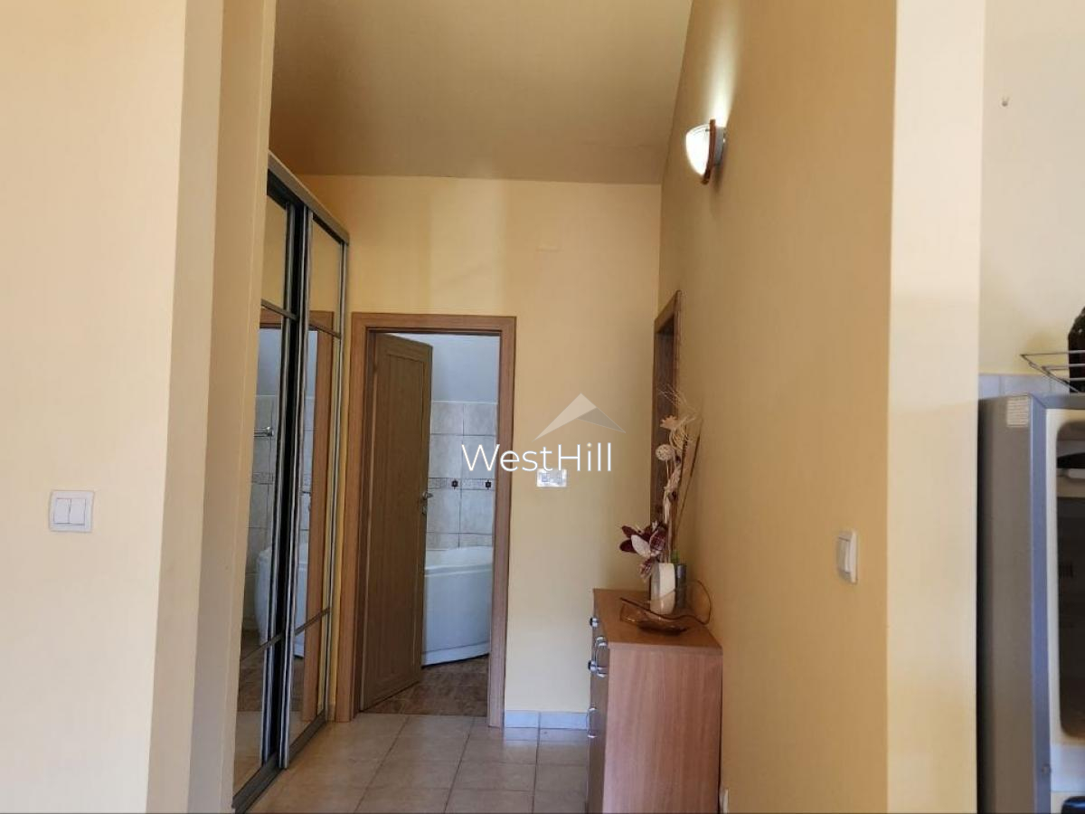 Sea-view apartment in Djenovici, near Porto Novi