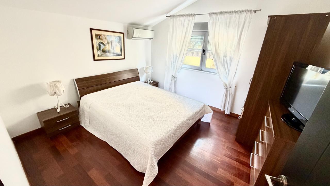 Apartman sa 2 spavaće sobe od 60m2 sa pogledom na more, Dobrota, Kotor