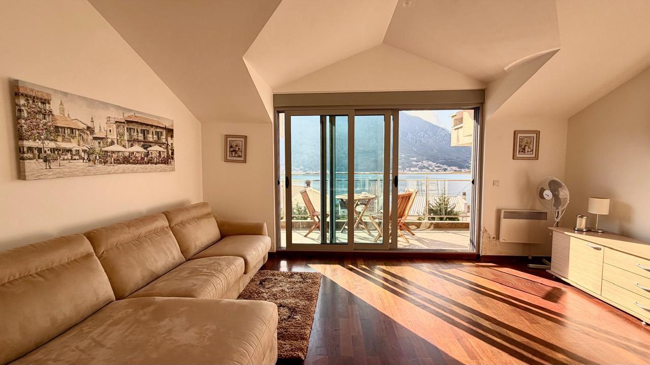 Apartman sa 2 spavaće sobe od 60m2 sa pogledom na more, Dobrota, Kotor
