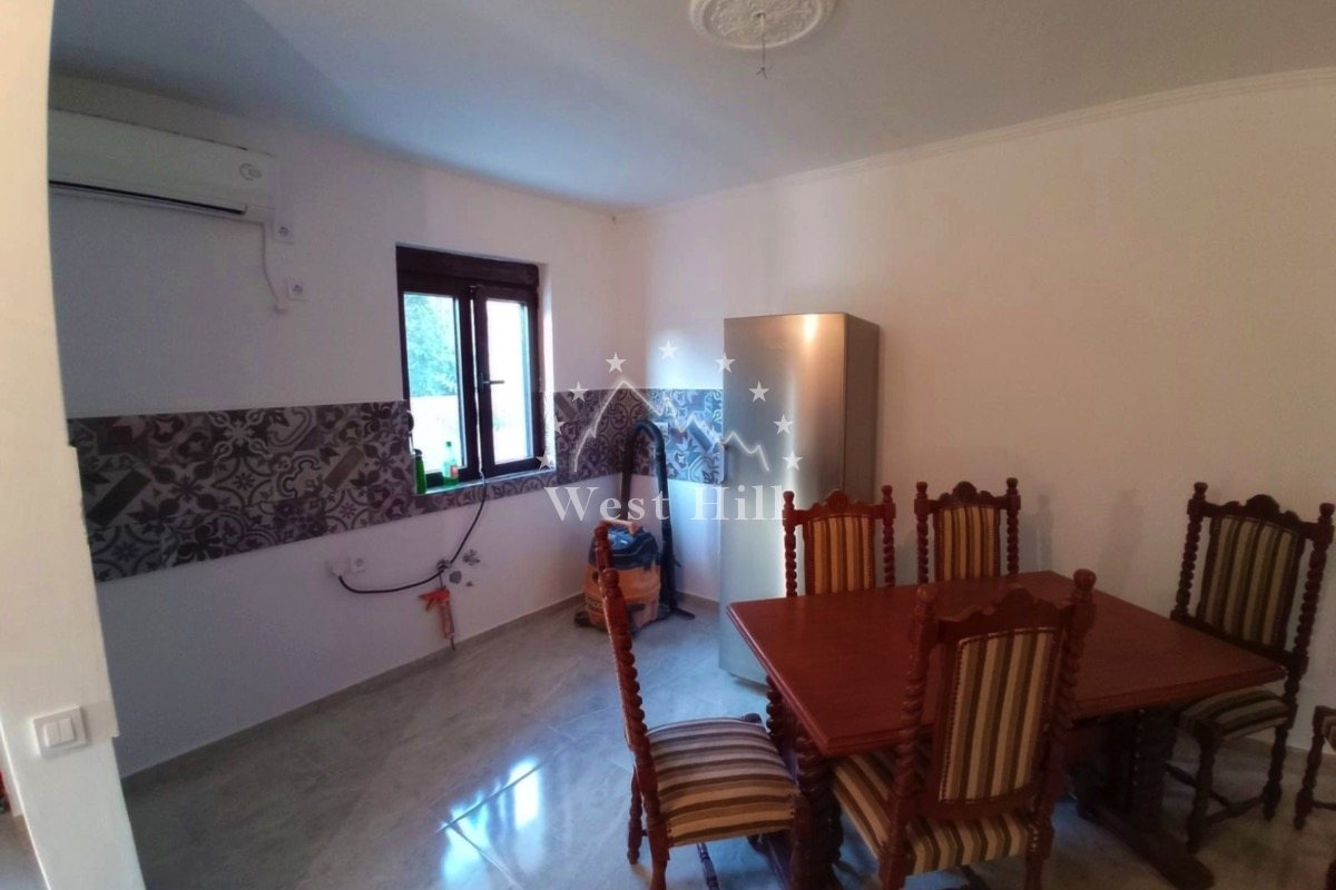 Moderna vila blizu centra Igala sa panoramskim pogledom na more