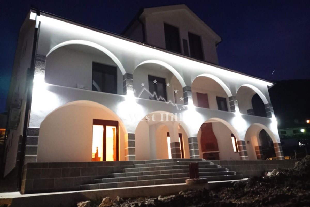 Moderna vila blizu centra Igala sa panoramskim pogledom na more