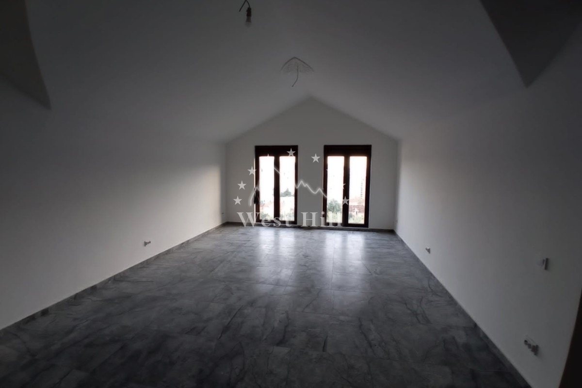 Moderna vila blizu centra Igala sa panoramskim pogledom na more