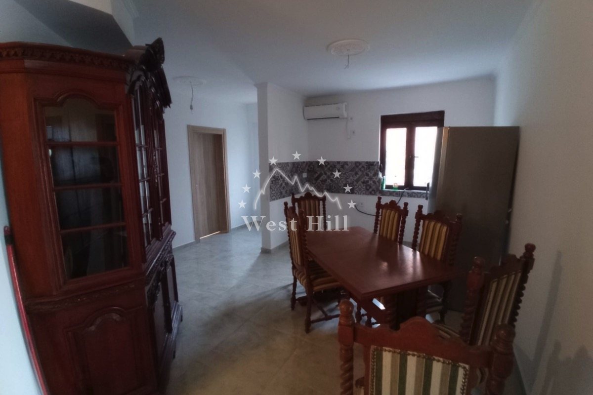 Moderna vila blizu centra Igala sa panoramskim pogledom na more