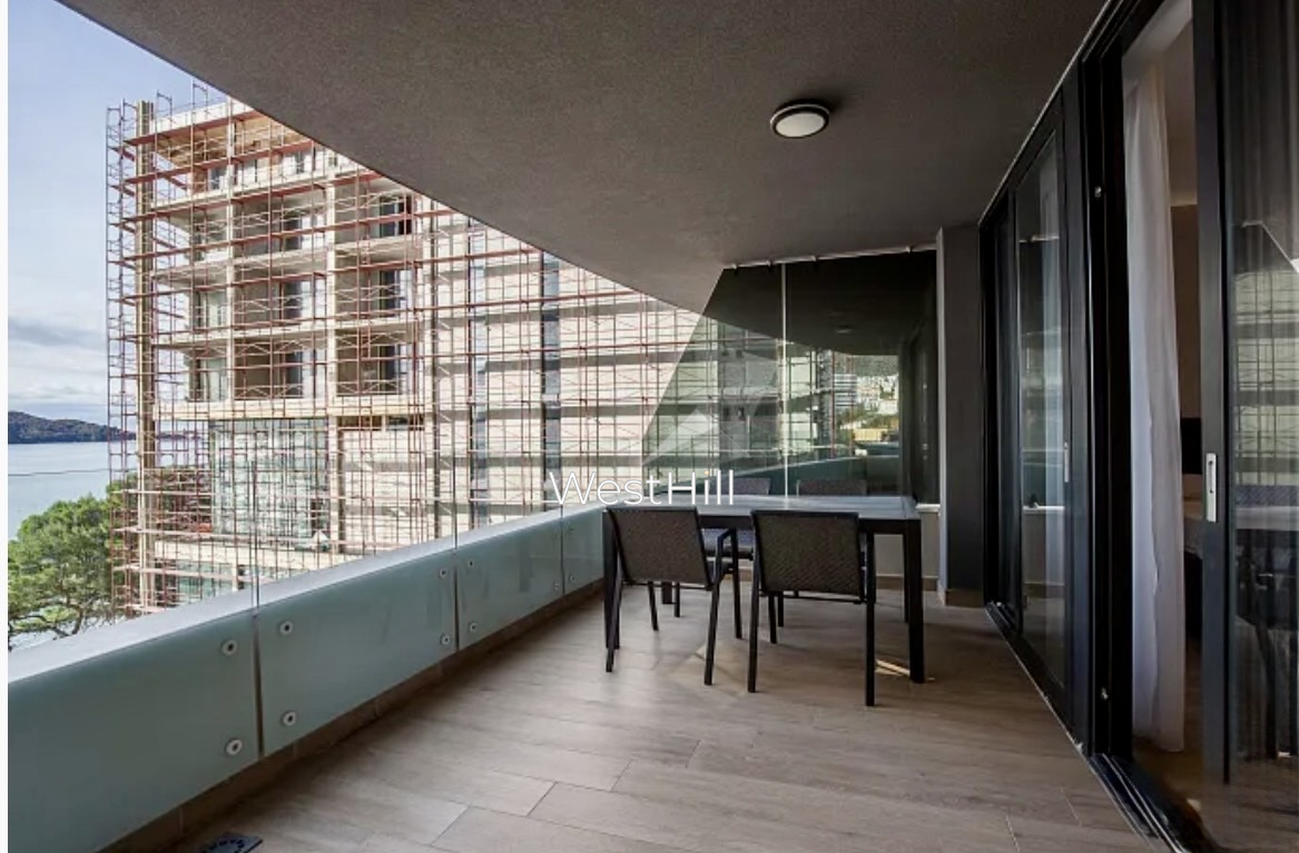 Stan na obali mora u Rafailovićima - 57 m² + 10 m² terasa