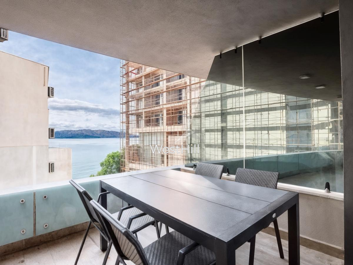 Stan na obali mora u Rafailovićima - 57 m² + 10 m² terasa