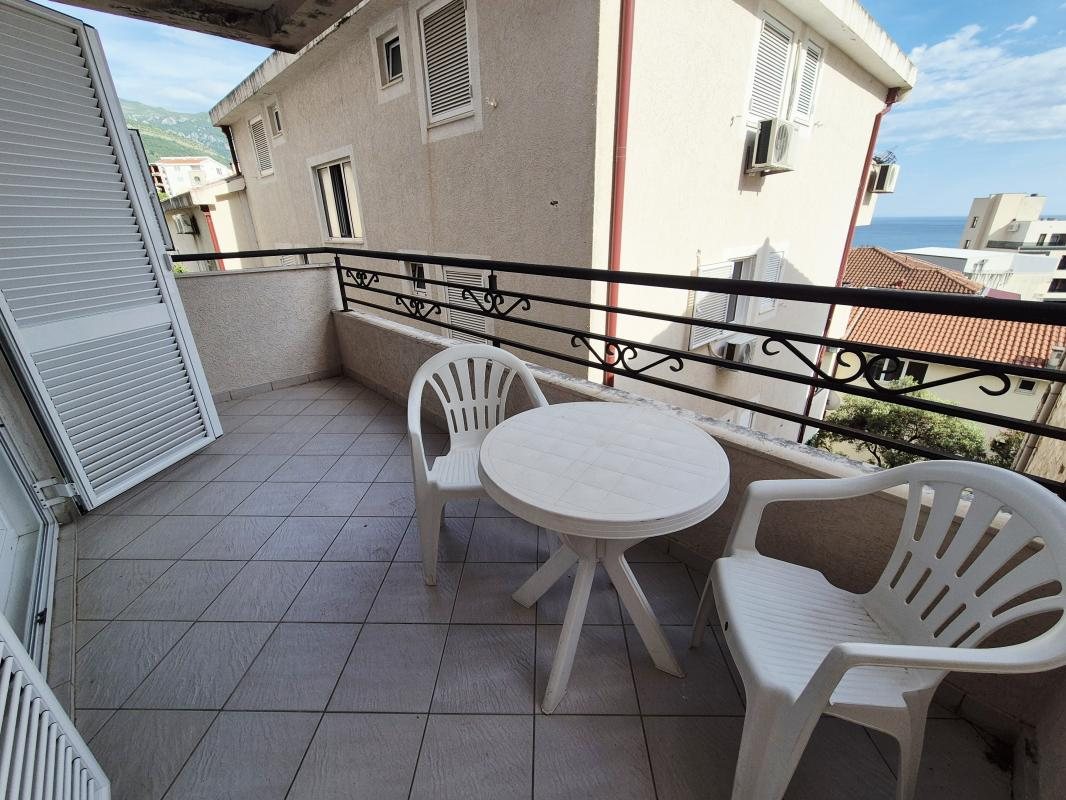 Saisonale 1-Zimmer-Wohnung mit Meerblick in Becici (Budva)