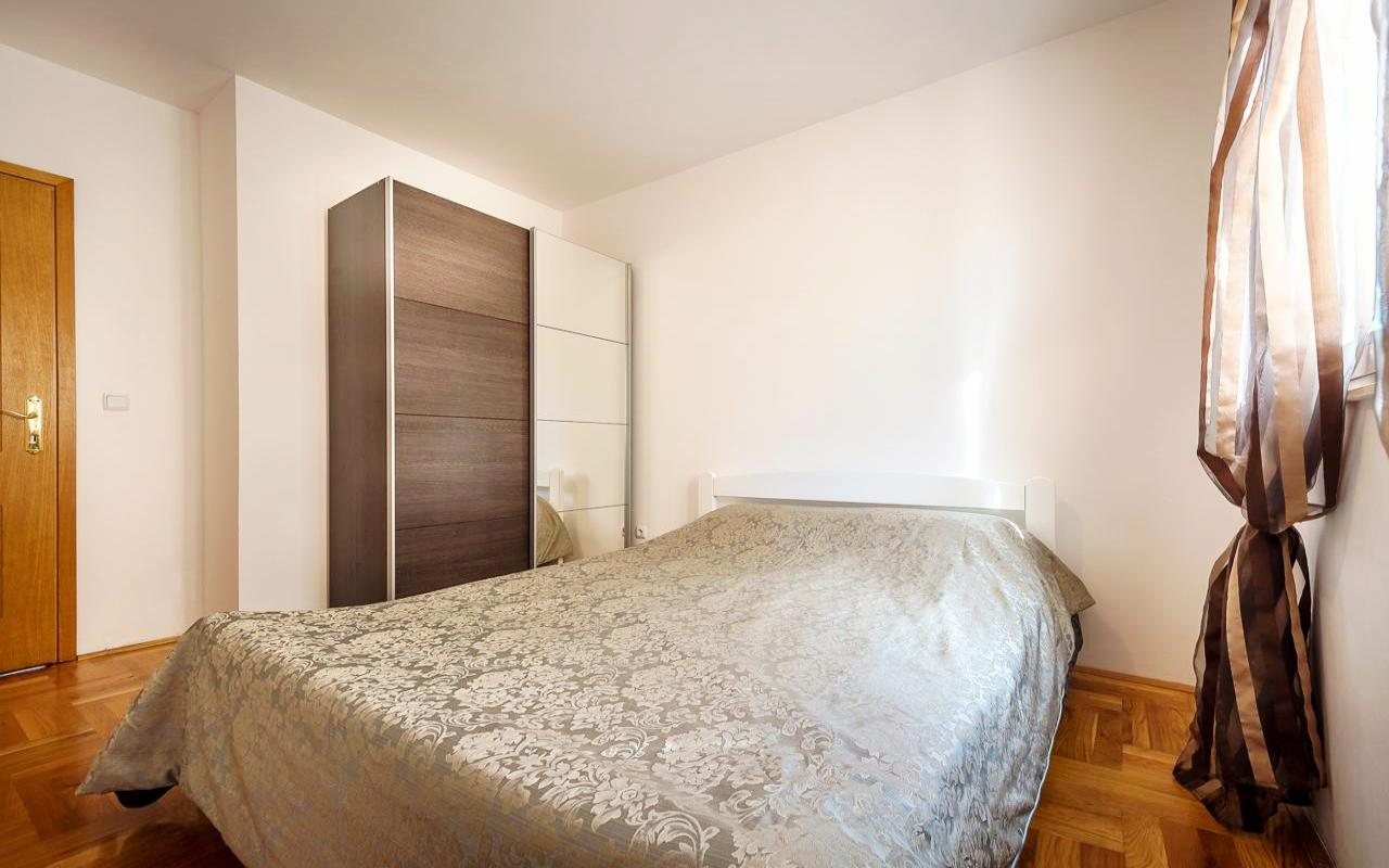 Saisonale 1-Zimmer-Wohnung mit Meerblick in Becici (Budva)