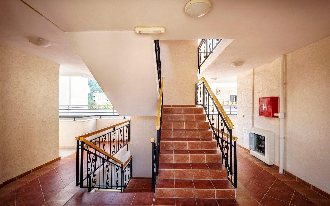 Saisonale 1-Zimmer-Wohnung mit Meerblick in Becici (Budva)