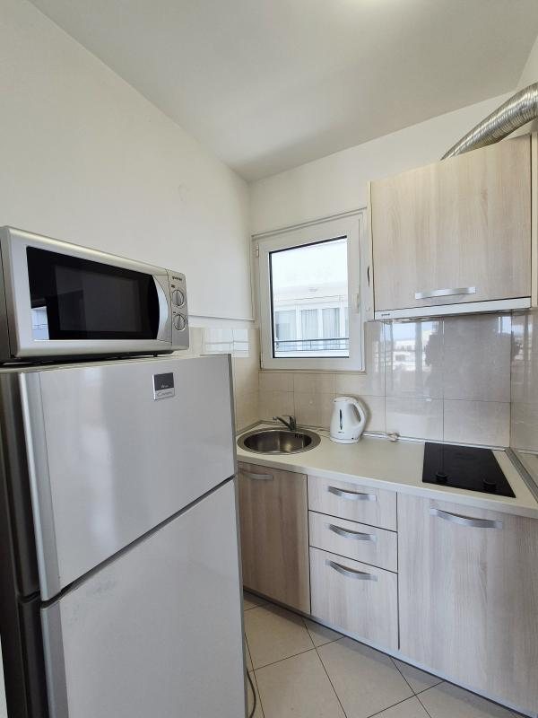Saisonale 1-Zimmer-Wohnung mit Meerblick in Becici (Budva)
