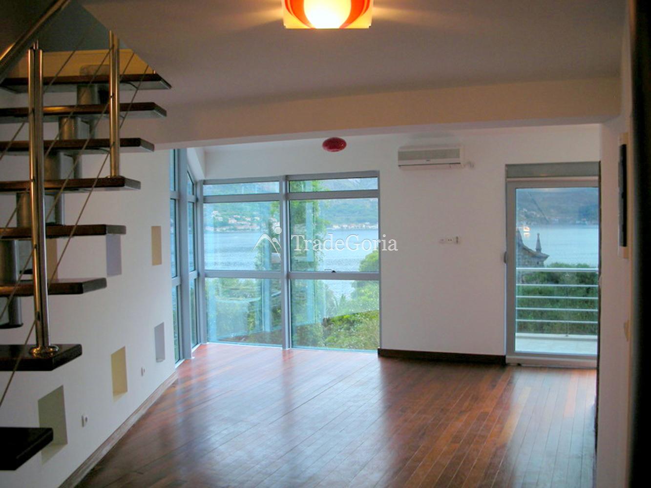 Luxuriöse neue Wohnung mit atemberaubendem Blick auf das Meer und die Berge!