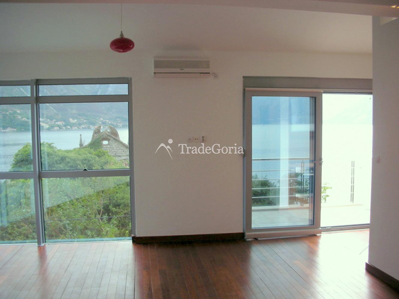 Luxuriöse neue Wohnung mit atemberaubendem Blick auf das Meer und die Berge!