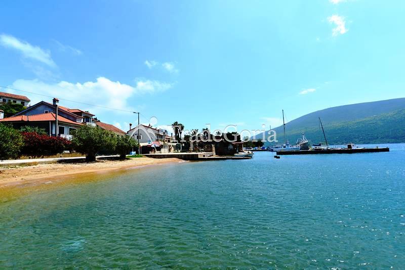 Price reduction! Villa for sale by the sea.