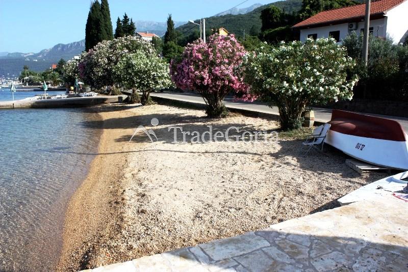 Price reduction! Villa for sale by the sea.