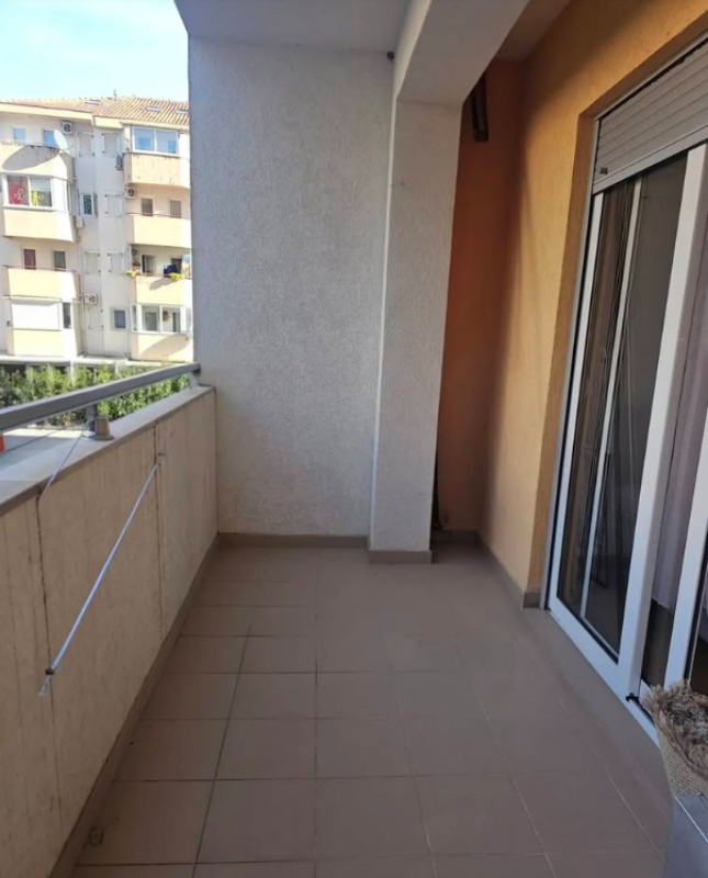 Spacious 2 bedroom apartment for sale in the Rozino area.