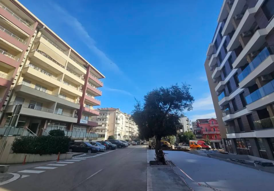 Spacious 2 bedroom apartment for sale in the Rozino area.