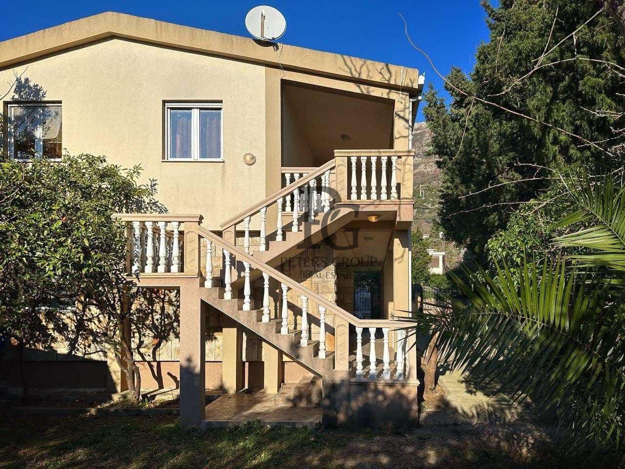 Spacious 5-bedroom house for sale in Sutomore.