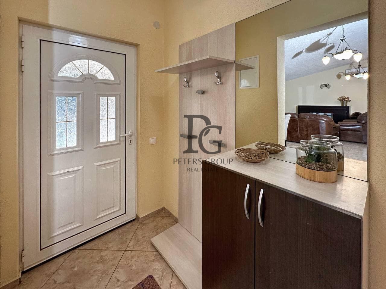 Spacious 5-bedroom house for sale in Sutomore.