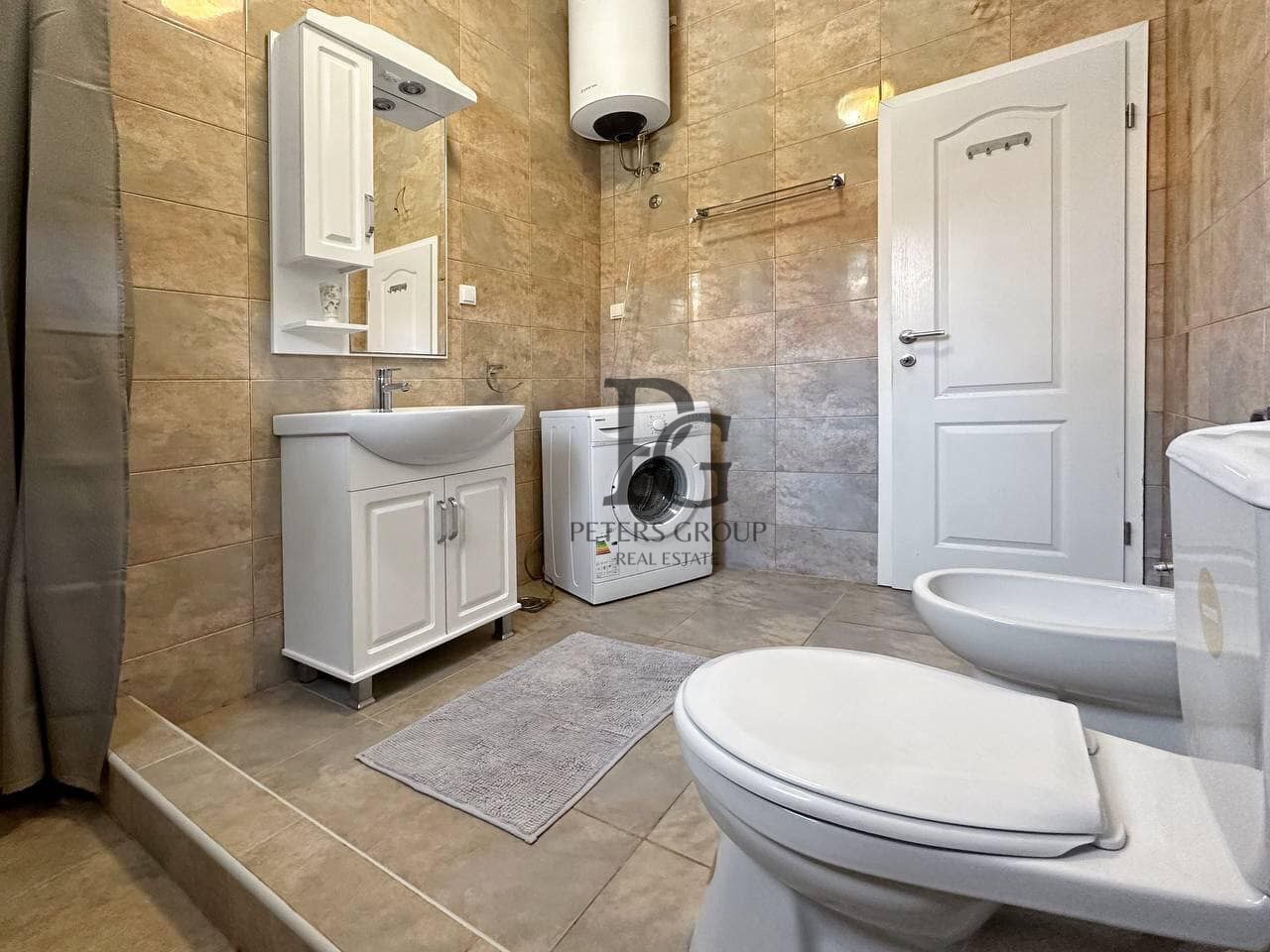 Spacious 5-bedroom house for sale in Sutomore.