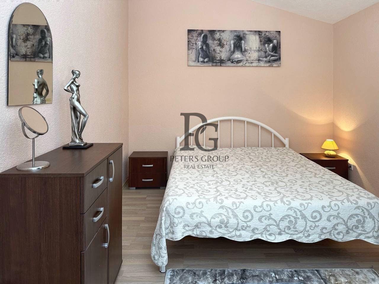 Spacious 5-bedroom house for sale in Sutomore.