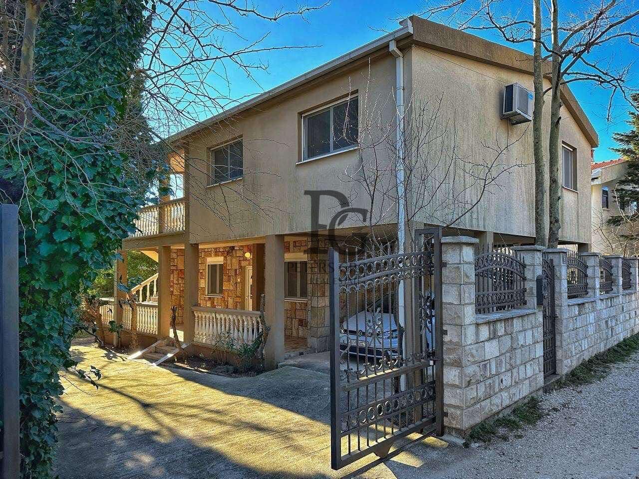 Spacious 5-bedroom house for sale in Sutomore.