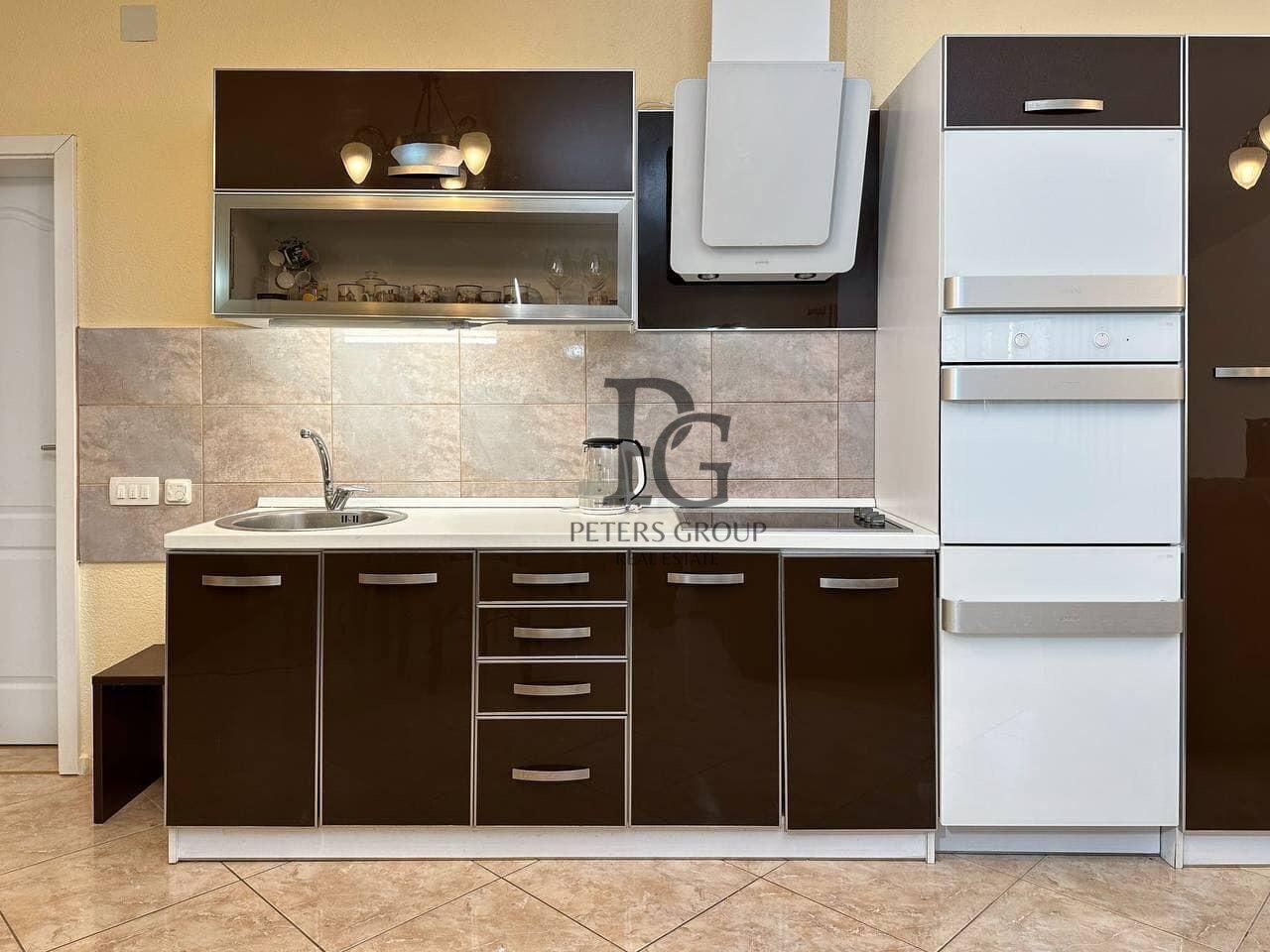 Spacious 5-bedroom house for sale in Sutomore.