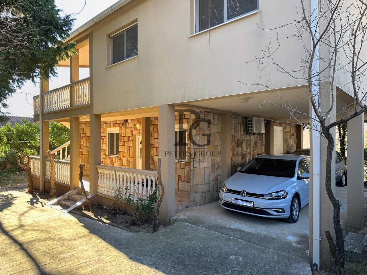 Spacious 5-bedroom house for sale in Sutomore.