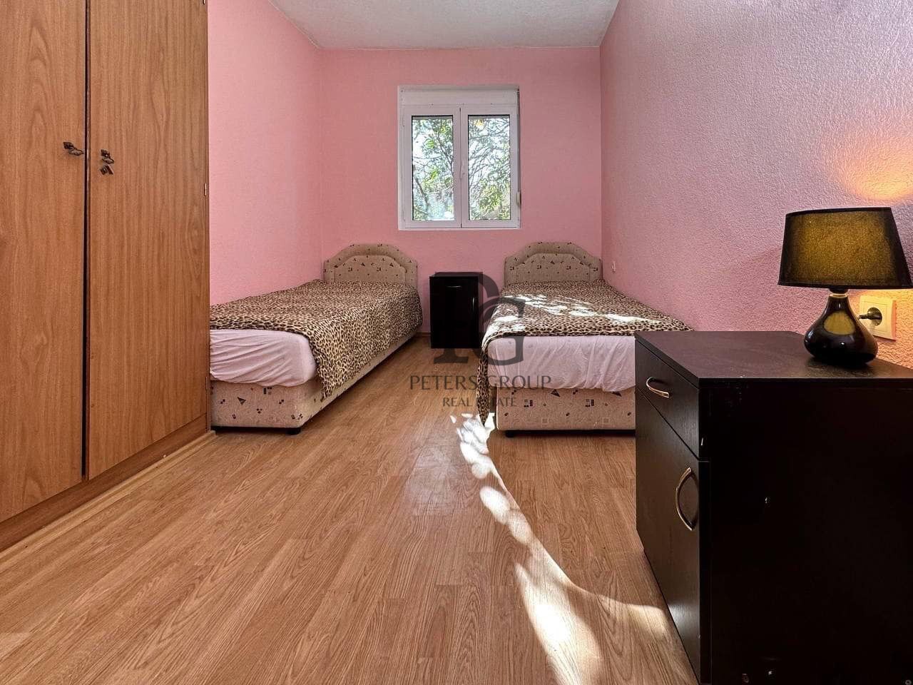 Spacious 5-bedroom house for sale in Sutomore.