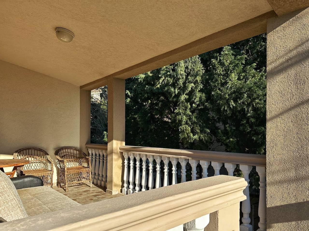 Spacious 5-bedroom house for sale in Sutomore.
