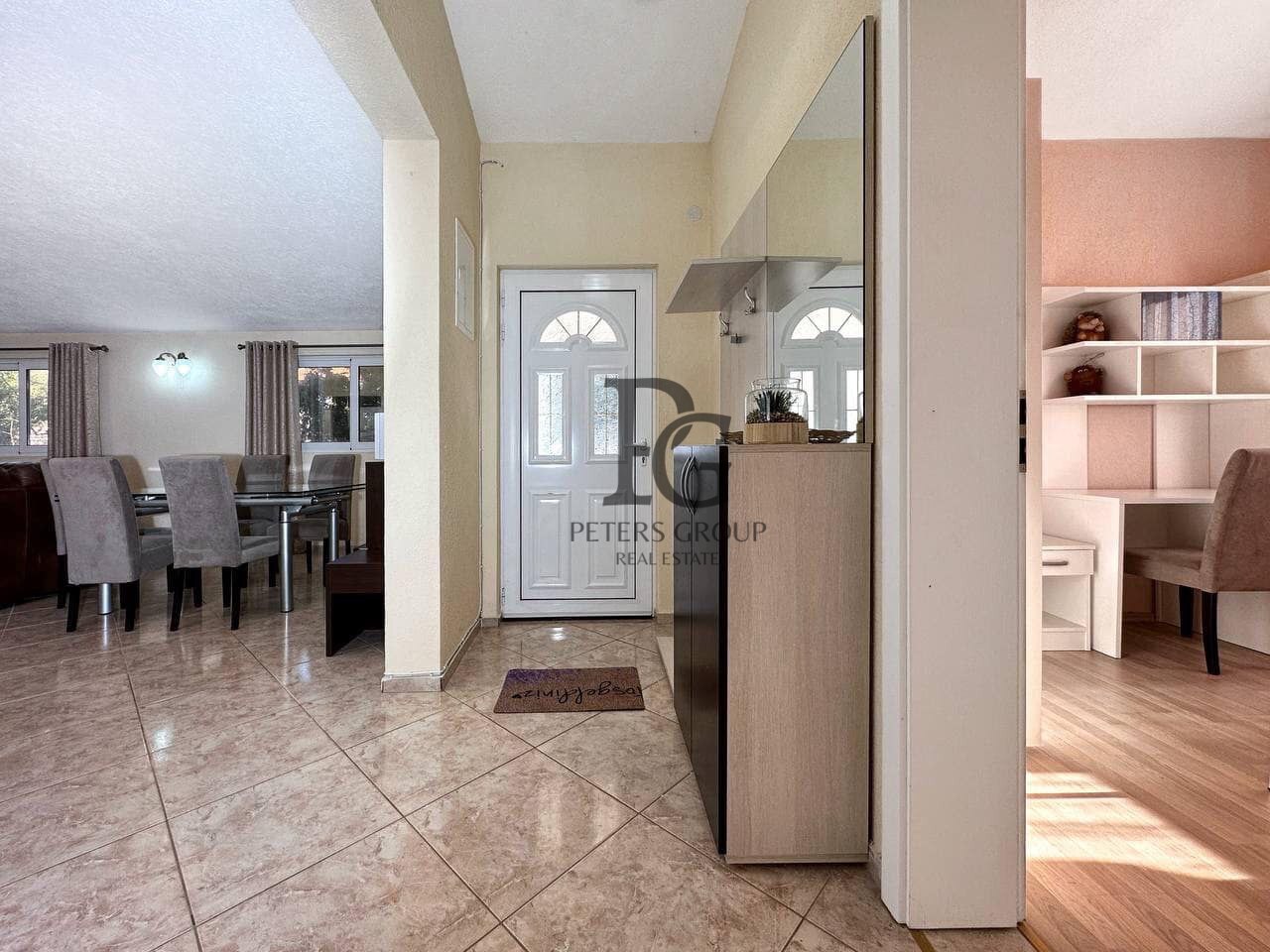 Spacious 5-bedroom house for sale in Sutomore.