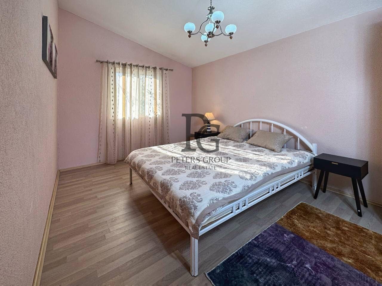 Spacious 5-bedroom house for sale in Sutomore.
