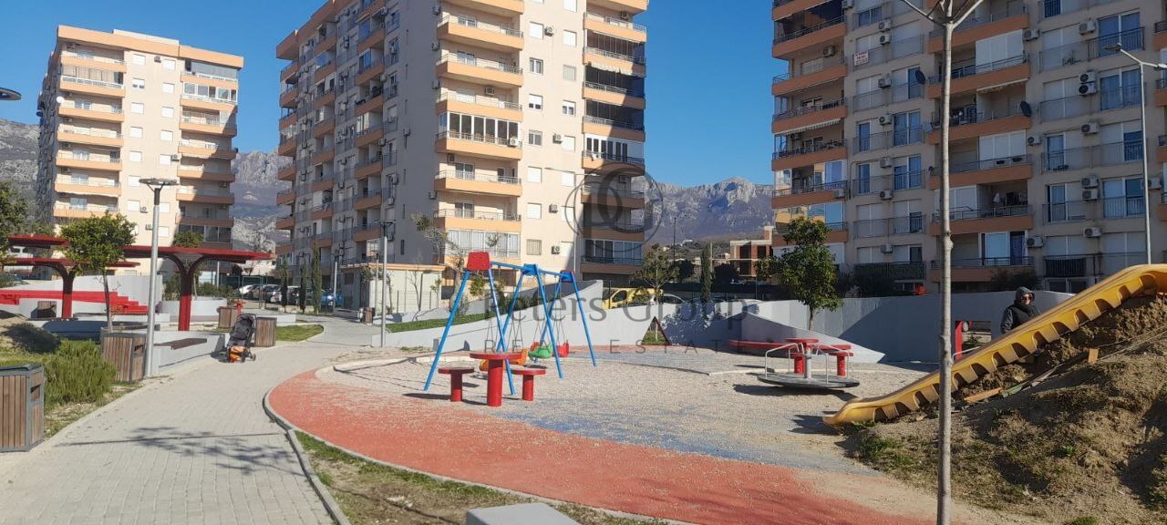 Просторные и уютные двухкомнатные апартаменты на продажу в Центральном районе Бара