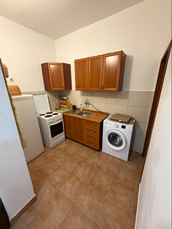 Geräumige 2-Zimmer-Wohnung mit Terrassen, 5 Min. zum Meer, Baošići