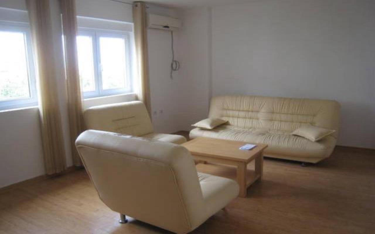 Prostrani apartman u Petrovcu