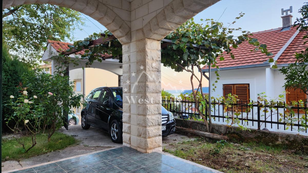 Spacious house in Topla 2