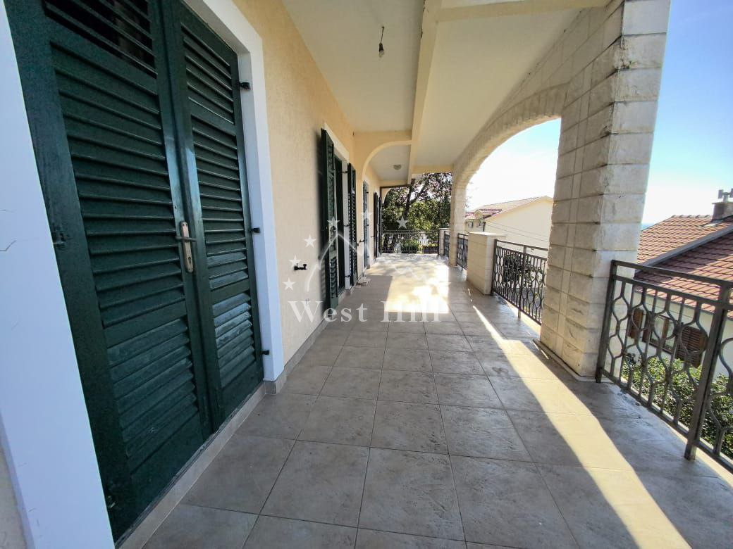 Spacious house in Topla 2