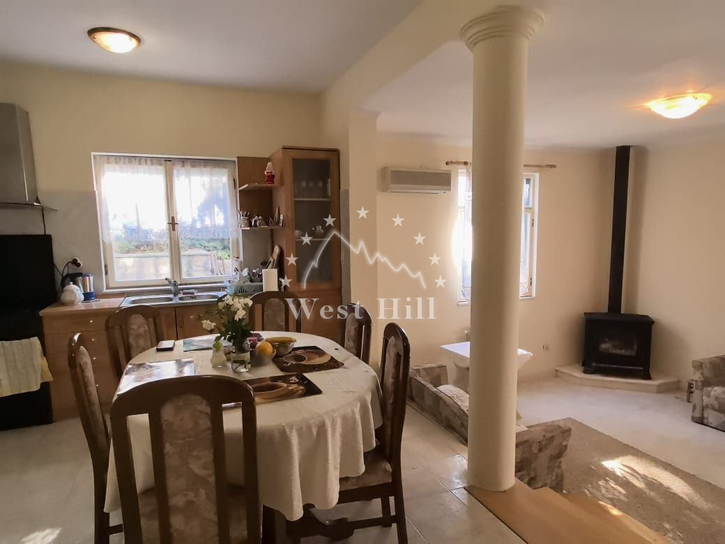 Spacious house in Topla 2