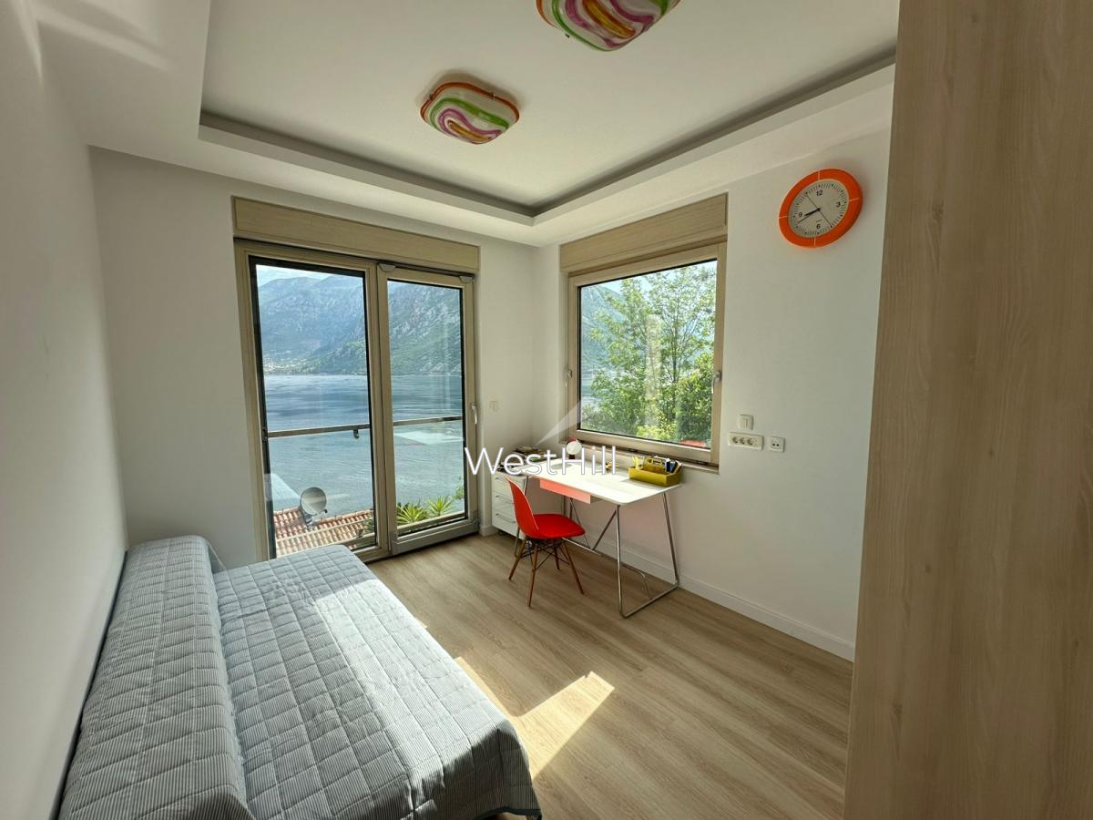 Geräumige 3-Zimmer-Wohnung mit Panorama-Meerblick in Kostanjica
