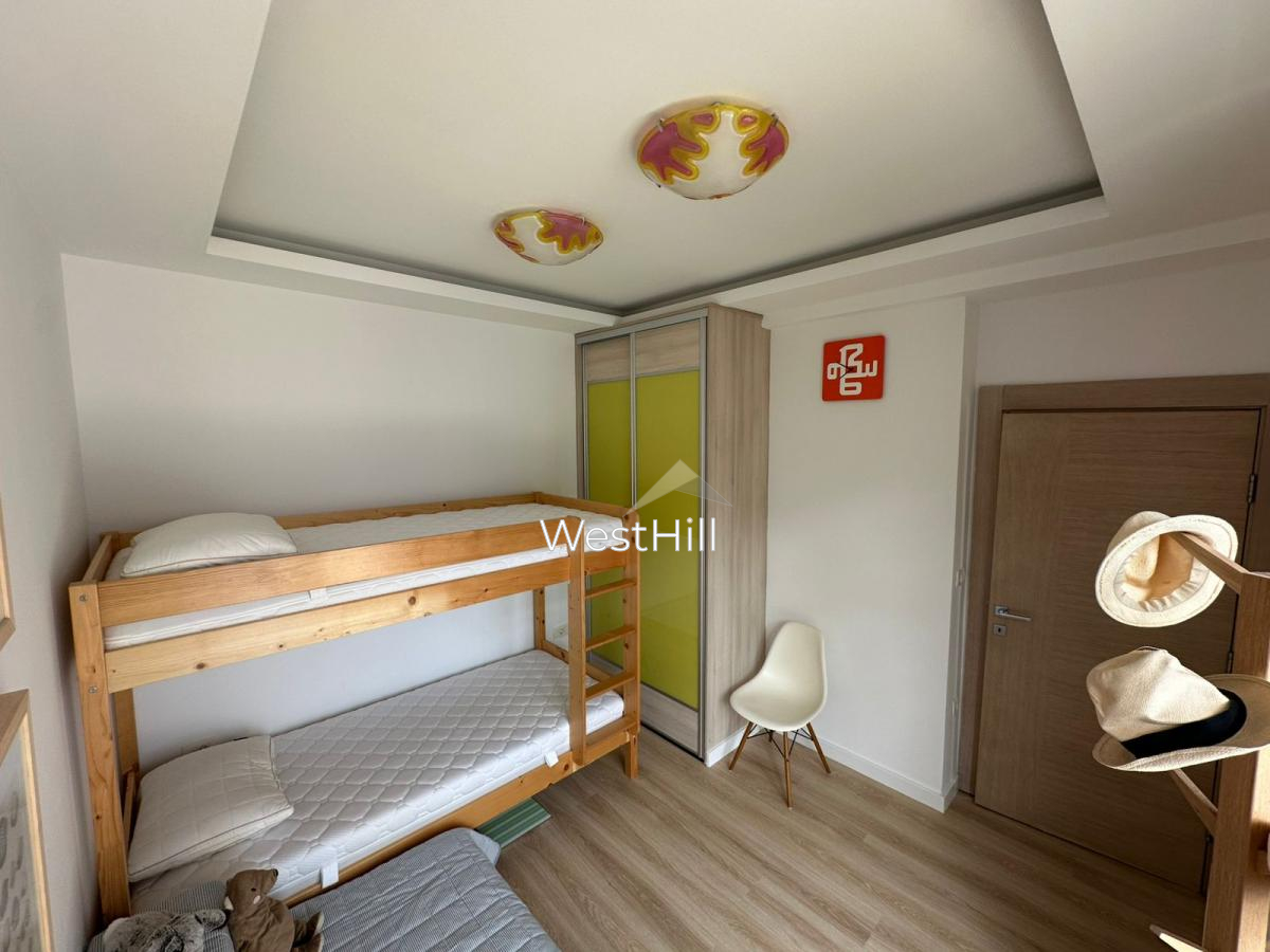 Geräumige 3-Zimmer-Wohnung mit Panorama-Meerblick in Kostanjica