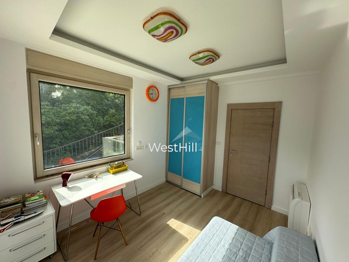 Geräumige 3-Zimmer-Wohnung mit Panorama-Meerblick in Kostanjica