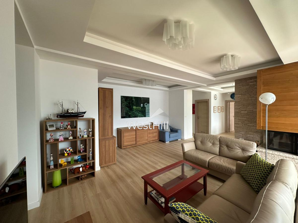 Geräumige 3-Zimmer-Wohnung mit Panorama-Meerblick in Kostanjica