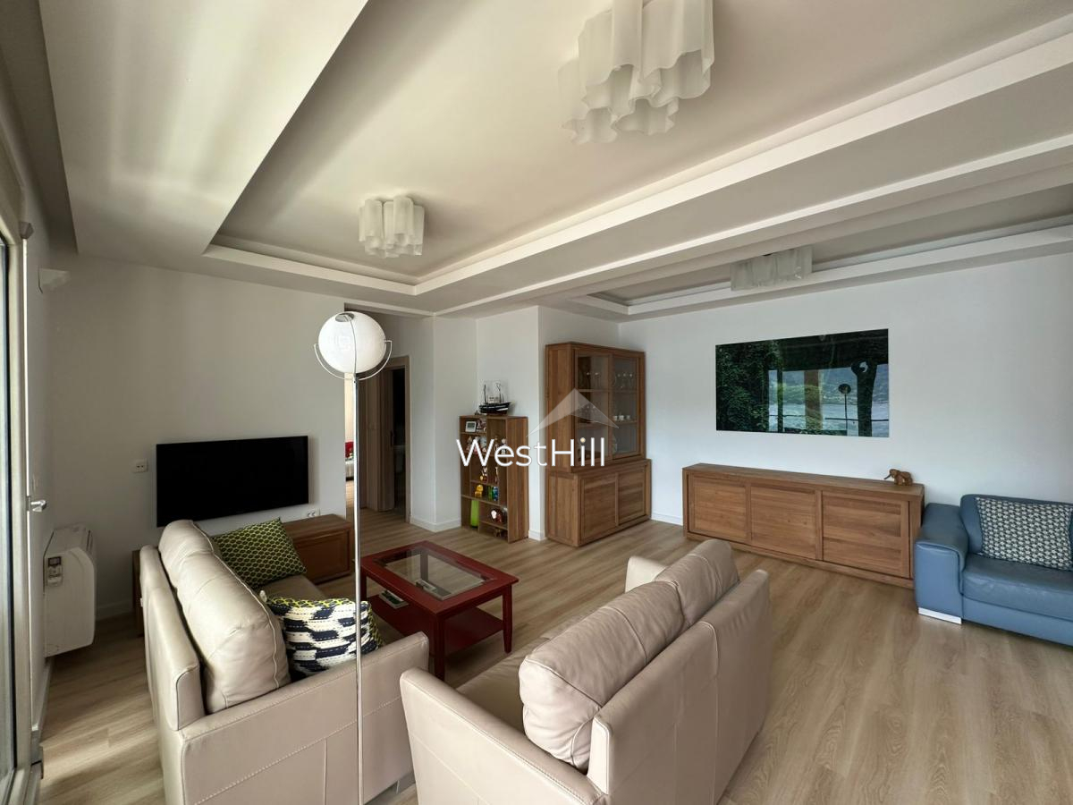 Geräumige 3-Zimmer-Wohnung mit Panorama-Meerblick in Kostanjica
