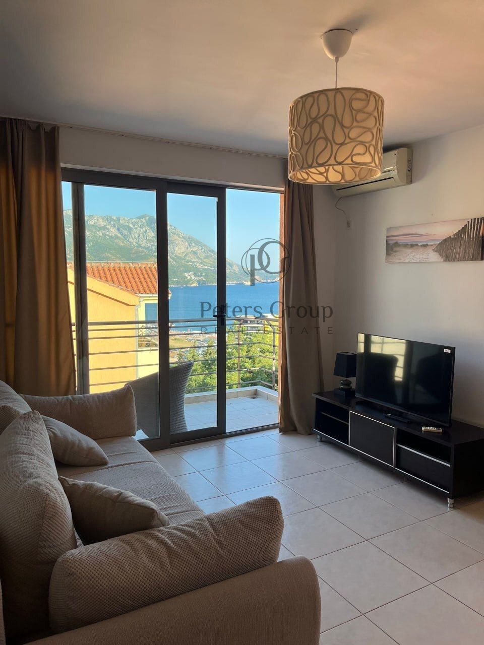 Geräumige Zweizimmerwohnung mit Meerblick in Bečići