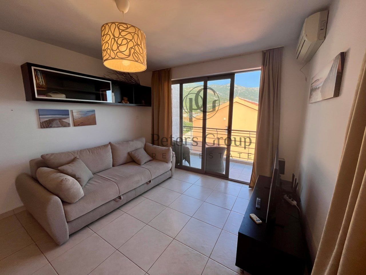 Geräumige Zweizimmerwohnung mit Meerblick in Bečići