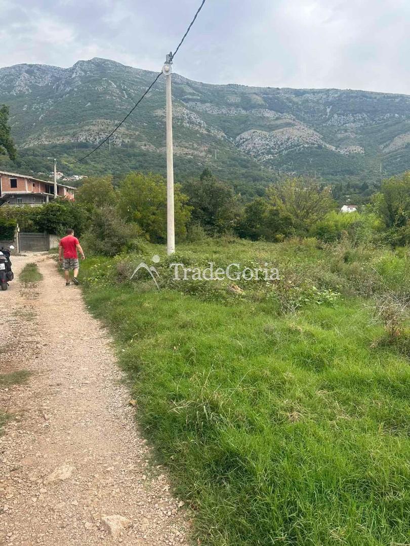 Urgent sale of an urbanized land plot in Sutomore