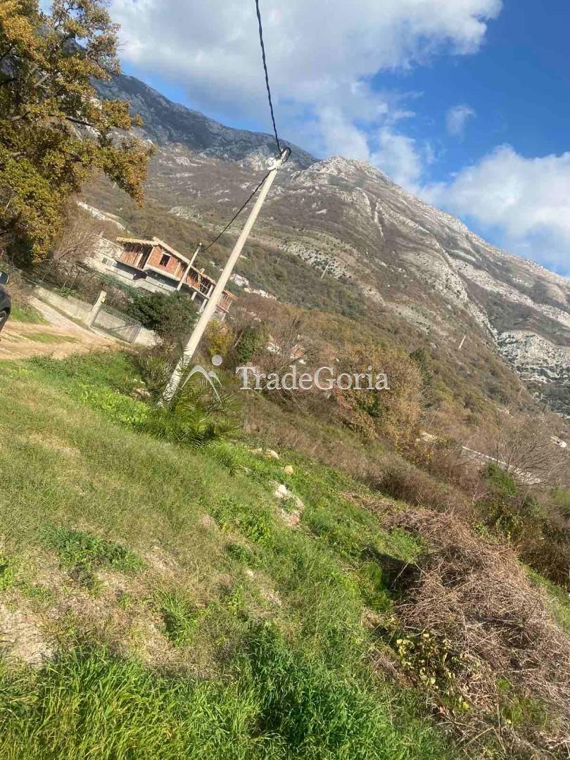 Urgent sale of an urbanized land plot in Sutomore