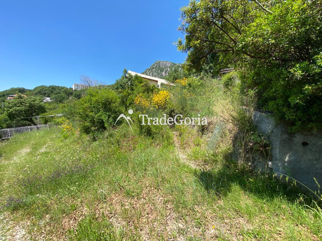 Urgent sale of an urbanized land plot in Sutomore