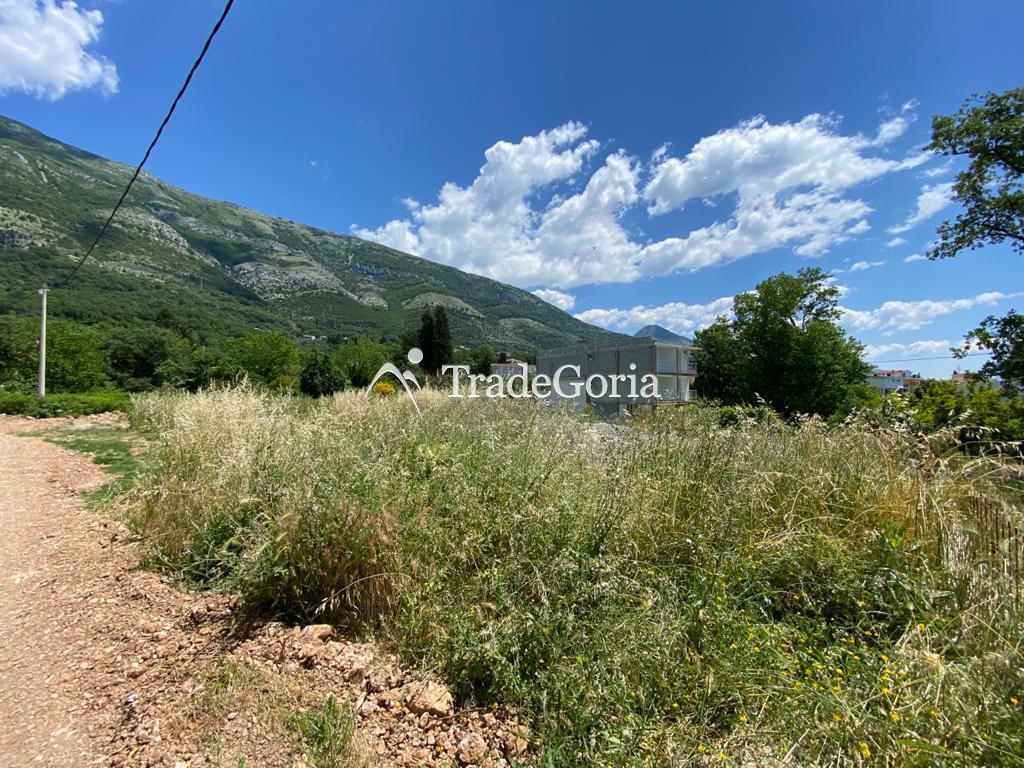 Urgent sale of an urbanized land plot in Sutomore