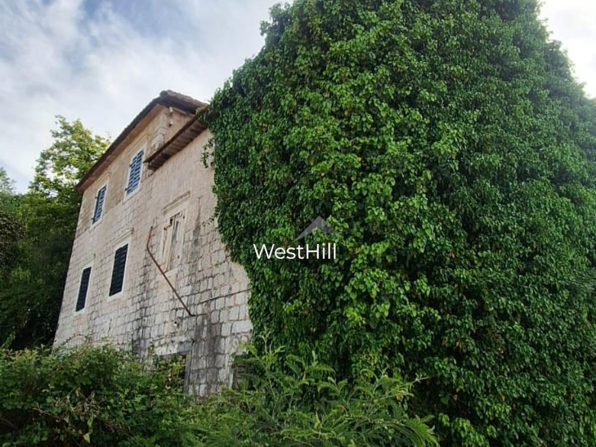 Stone house for renovation in Kamenari, Herceg Novi