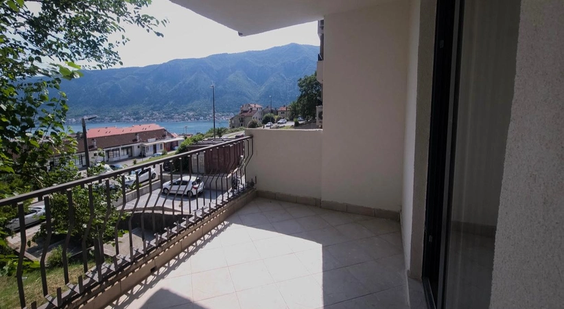 Studio-Apartment zum Verkauf in Kotor, Dobrota, Meerblick